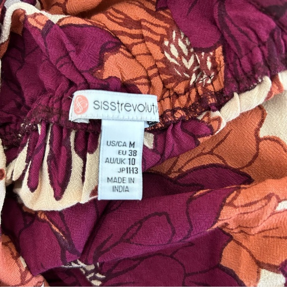 Sisstrevolution Floral Romper - Picture 12 of 12